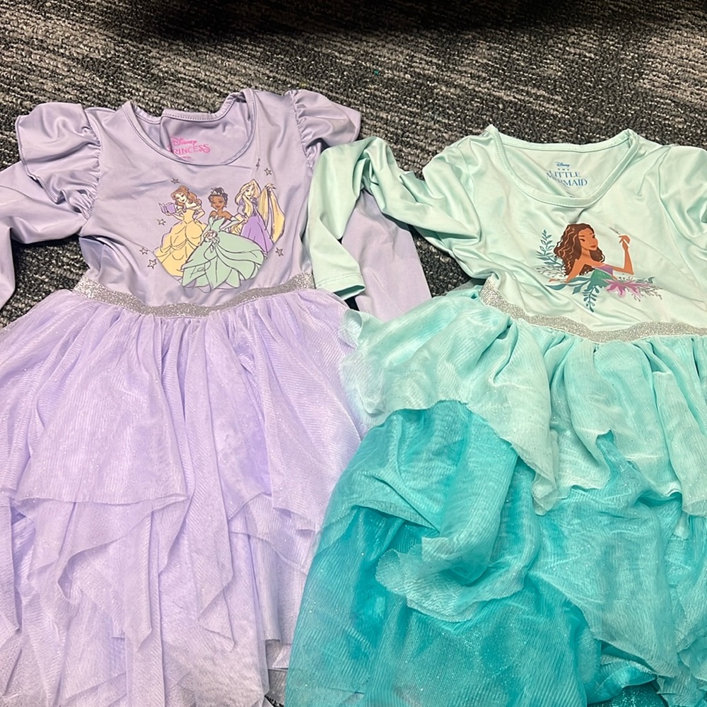 Two Disney princess dresses ! In mint condition